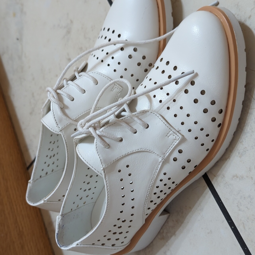 Stylish white Oxfords with cute detailing